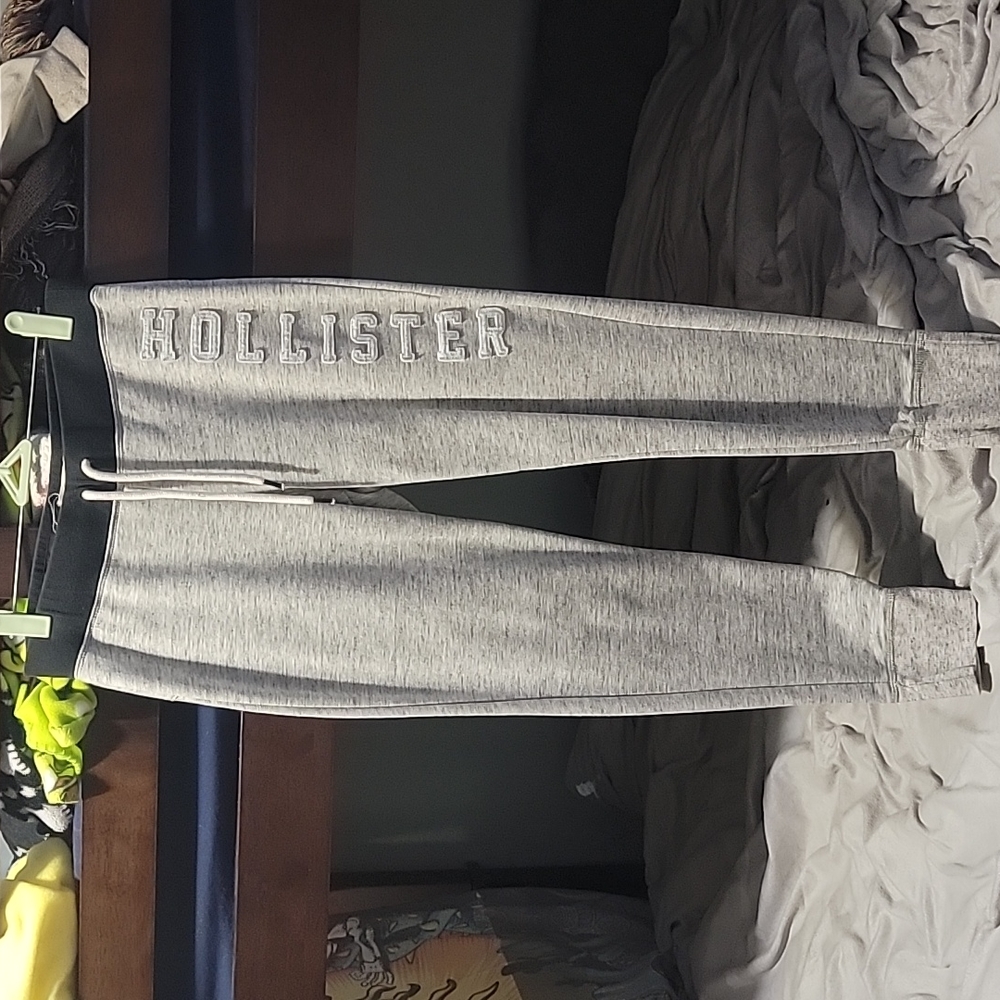 Hollister joggers